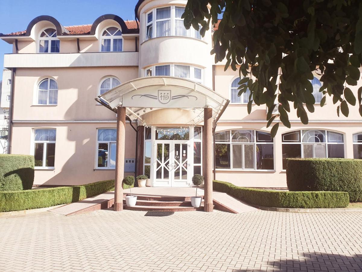 Hotel Ðakovo Bagian luar foto