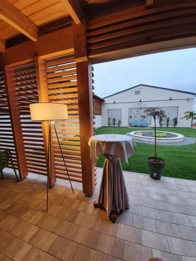Hotel Ðakovo Bagian luar foto