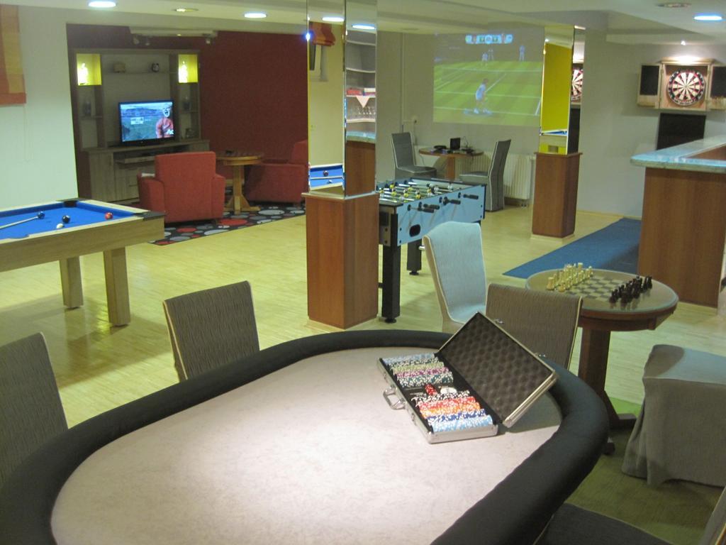 Hotel Ðakovo Bagian luar foto