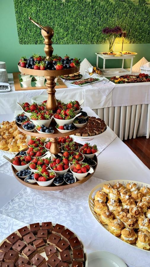 Hotel Ðakovo Bagian luar foto