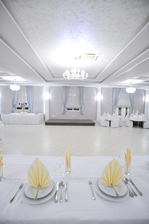 Hotel Ðakovo Bagian luar foto