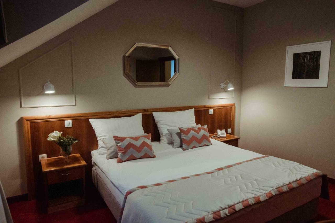 Hotel Ðakovo Bagian luar foto