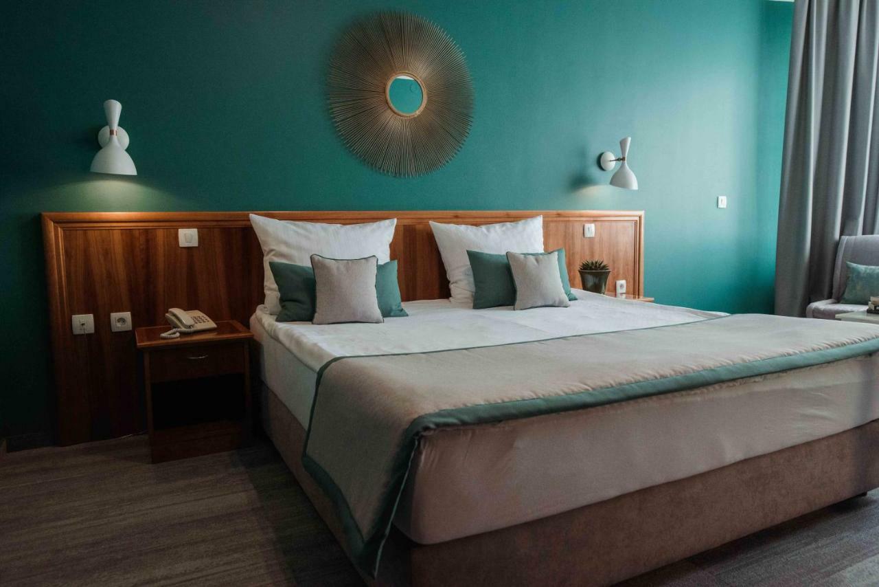 Hotel Ðakovo Bagian luar foto