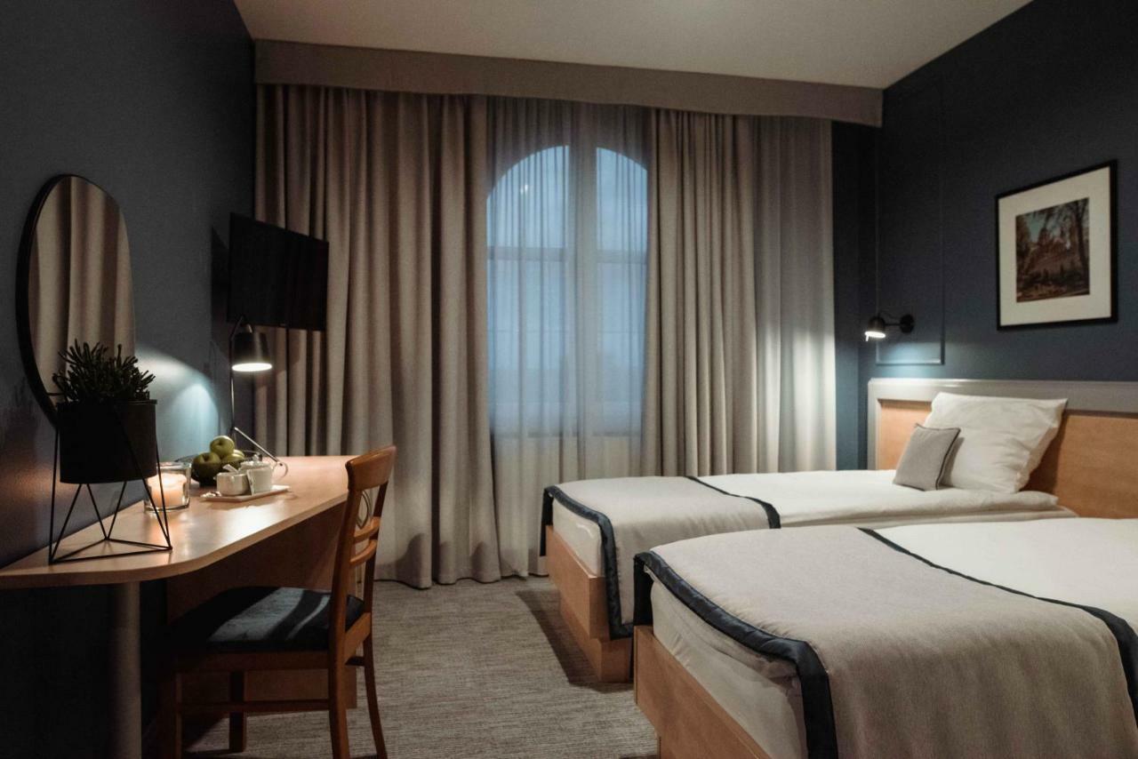 Hotel Ðakovo Bagian luar foto
