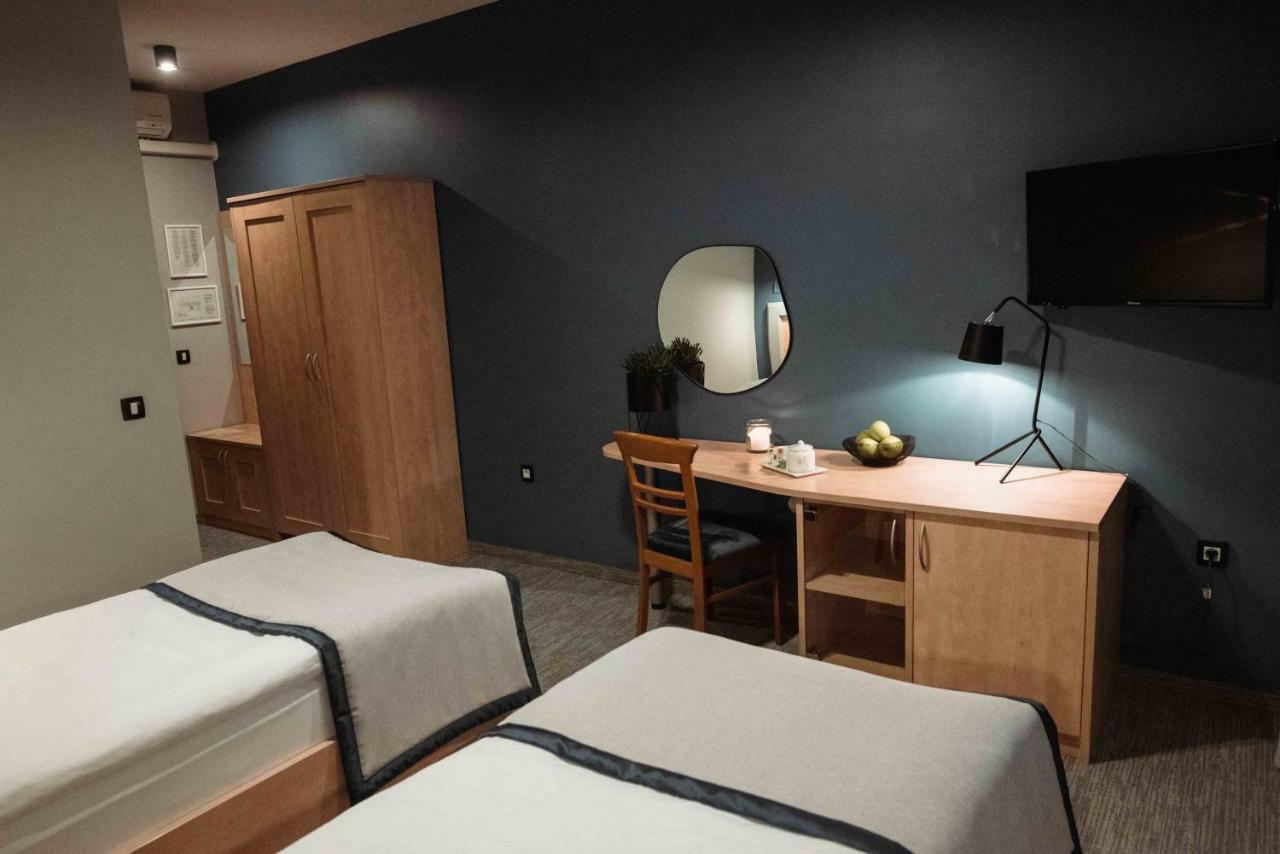 Hotel Ðakovo Bagian luar foto
