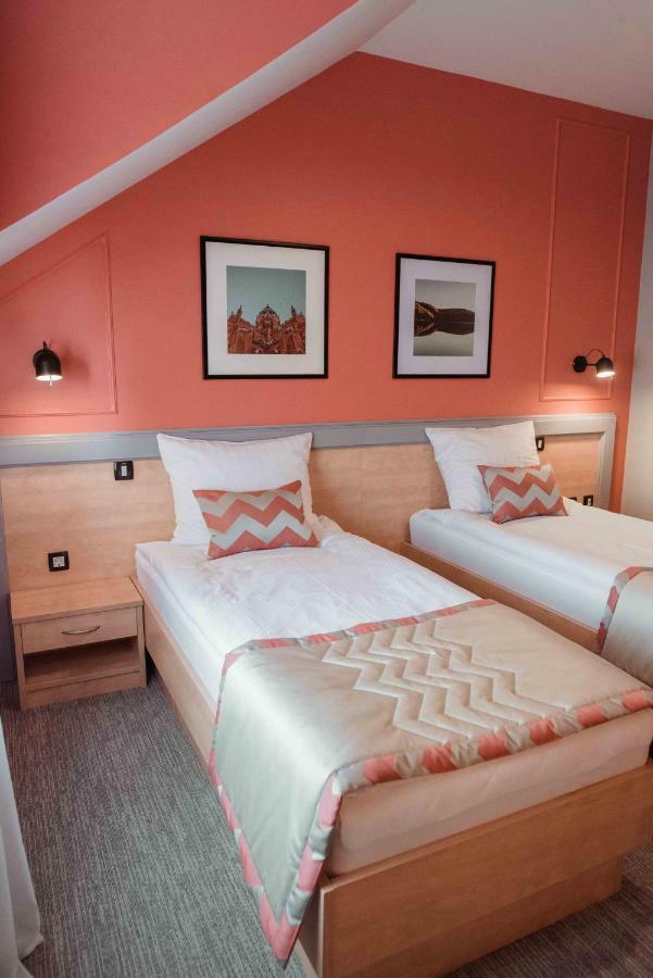 Hotel Ðakovo Bagian luar foto