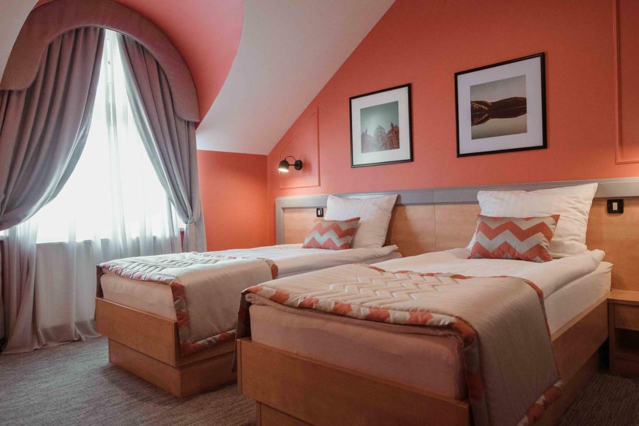 Hotel Ðakovo Bagian luar foto