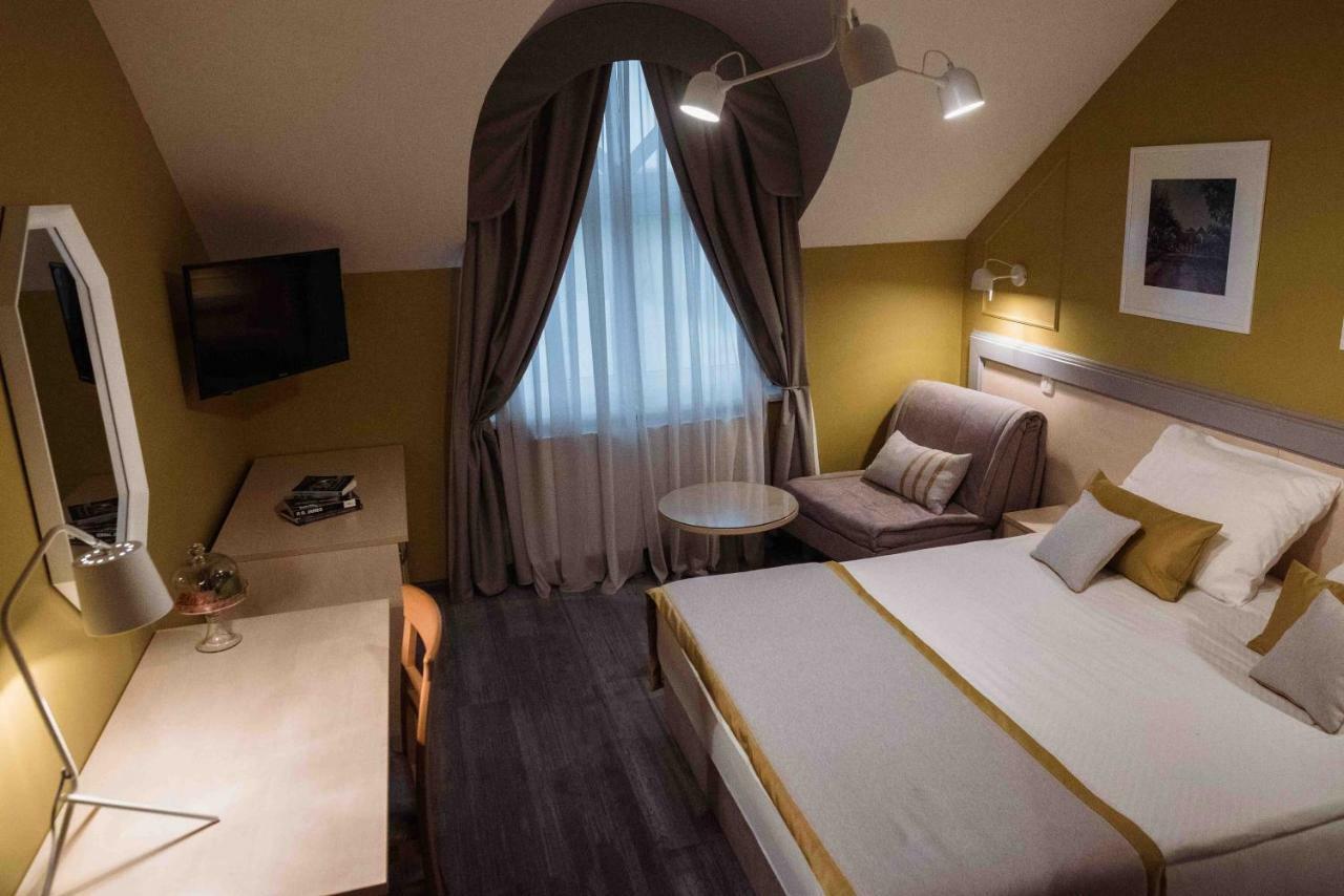 Hotel Ðakovo Bagian luar foto