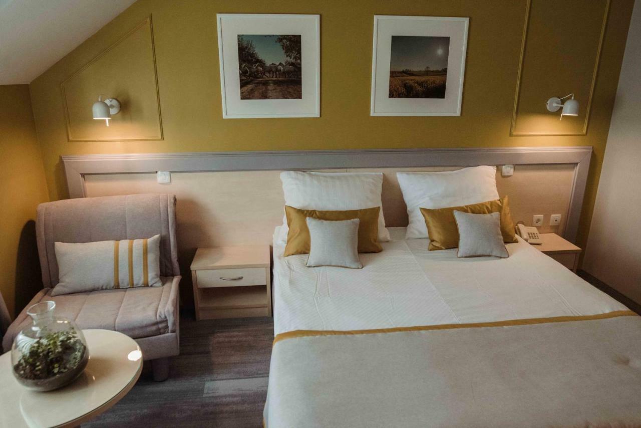 Hotel Ðakovo Bagian luar foto